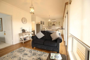 Bridgecroft Villa - French Provincial in Richmond with spa